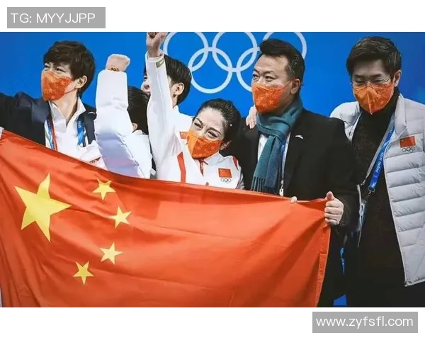 中国运动员身披国旗出征奥运会 现场高唱国歌激昂时刻震撼人心 中国运动员身披国旗出征奥运会 现场高唱国歌激昂时刻震撼人心