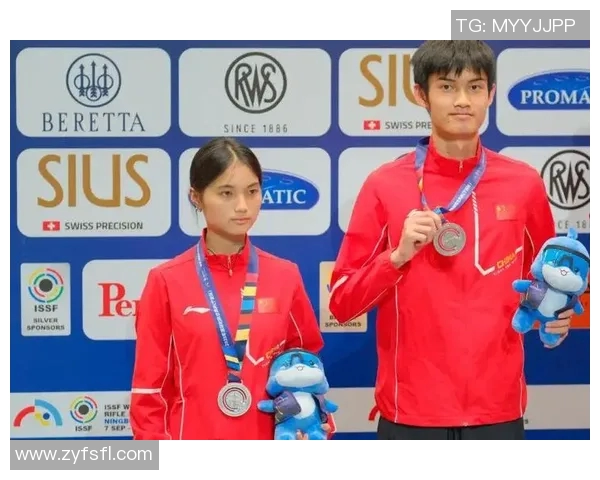 16岁小将震撼破纪录历史最年轻进球者闪耀赛场书写传奇时刻 16岁小将震撼破纪录历史最年轻进球者闪耀赛场书写传奇时刻