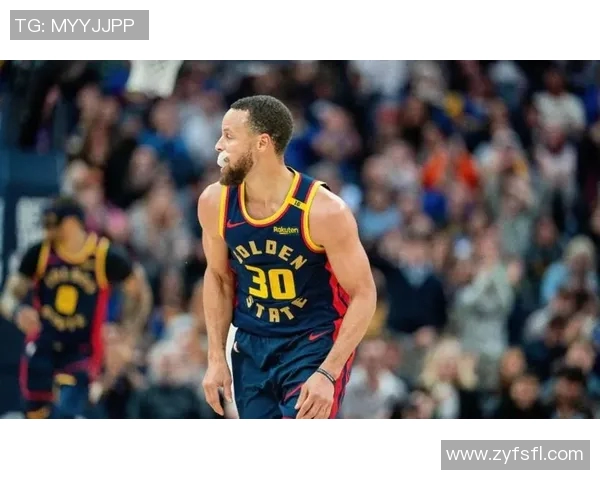 战术解析：库里如何通过细腻技巧与智慧掌控比赛节奏